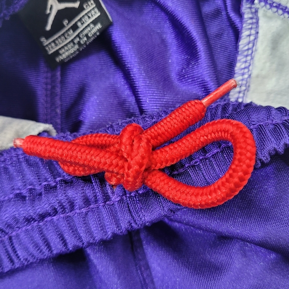 NIKE AIR JORDAN YOUTH BASKETBALL SHORTS GRAPE RETRO 5 SIZE S(8-10YRS) - Picture 4 of 11